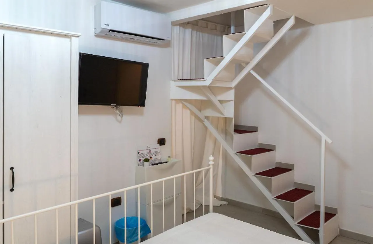 Le 3 Capuzzelle Bed and Breakfast Napoli 0*,  Italia